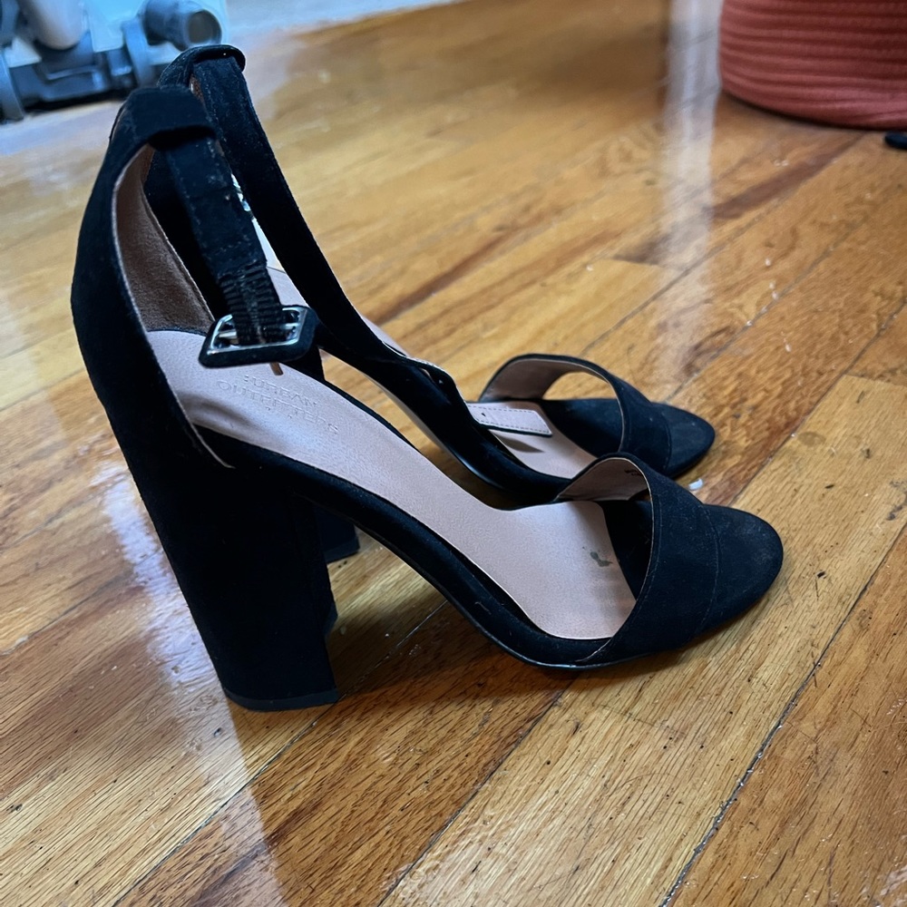 Ankle strap chunky black high heel sandals size 6